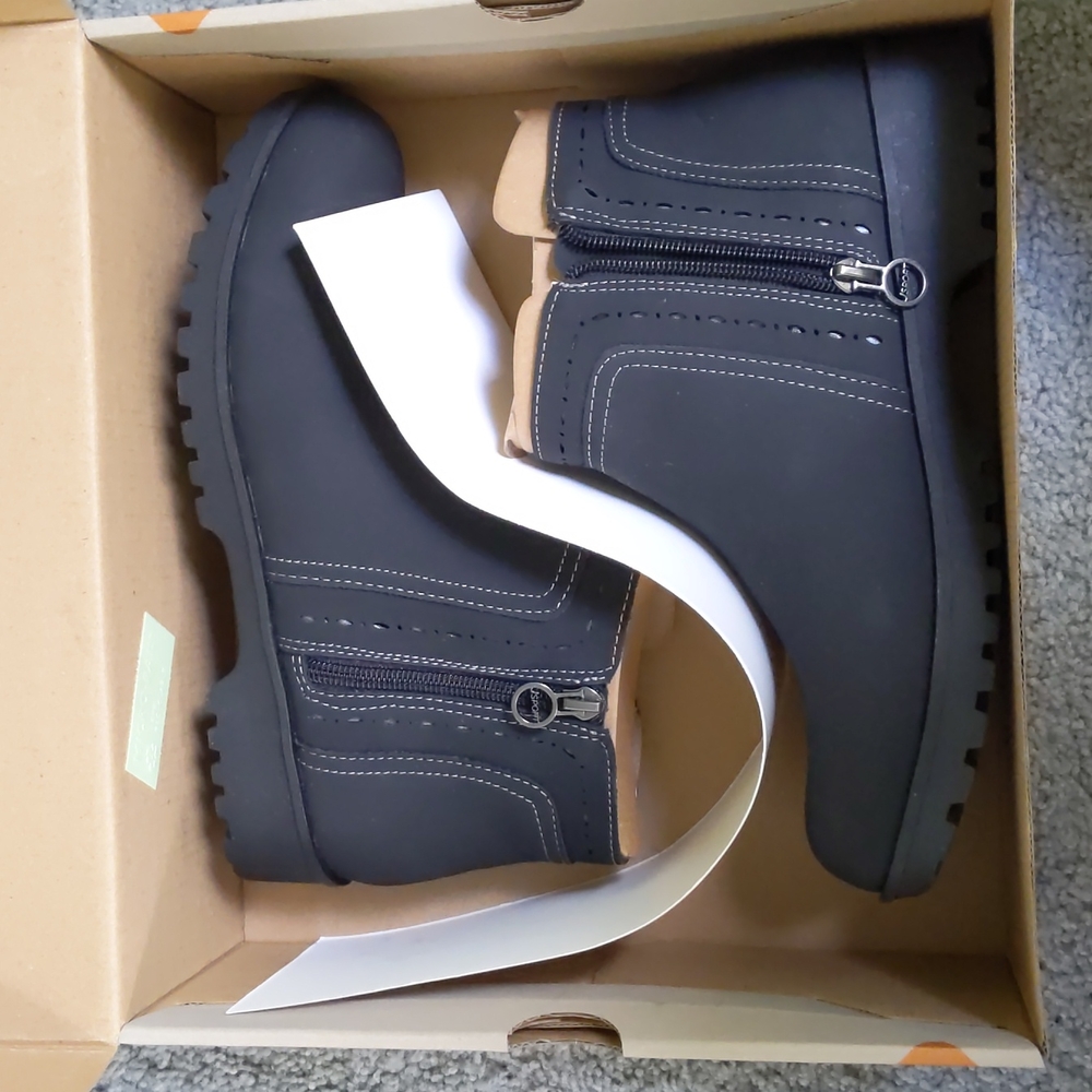 J Sport Jenna ankle boot in black size 8